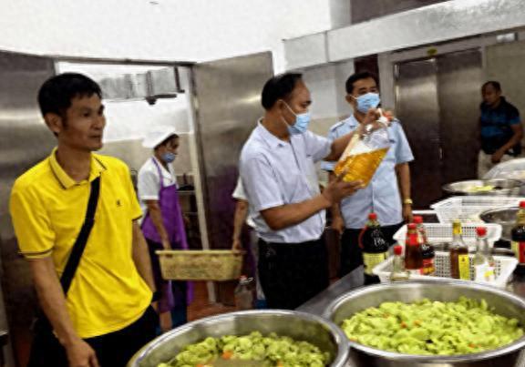 食材多人被处理更多细节曝光细思极恐AG真人地址后续！江西学校员工脚踩(图14)
