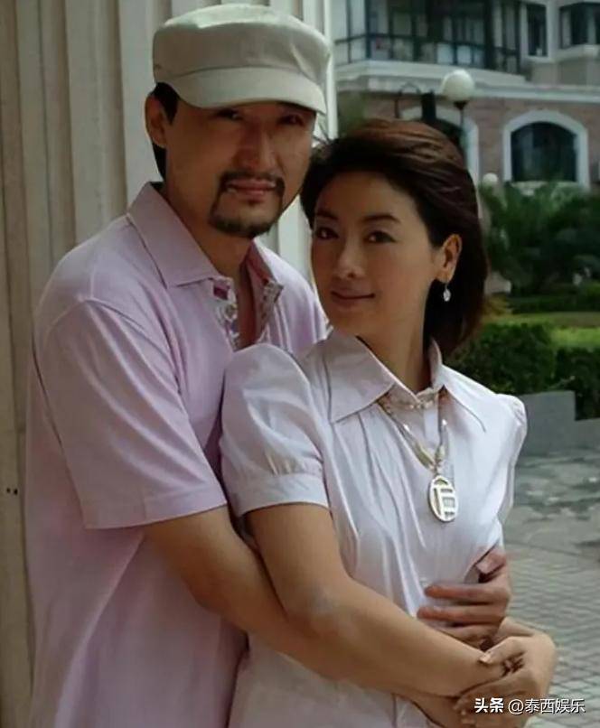 机场男方高大帅气李琳体态臃肿被嘲像两代人AG真人百家家乐APP李琳夫妻牵手现身(图14)