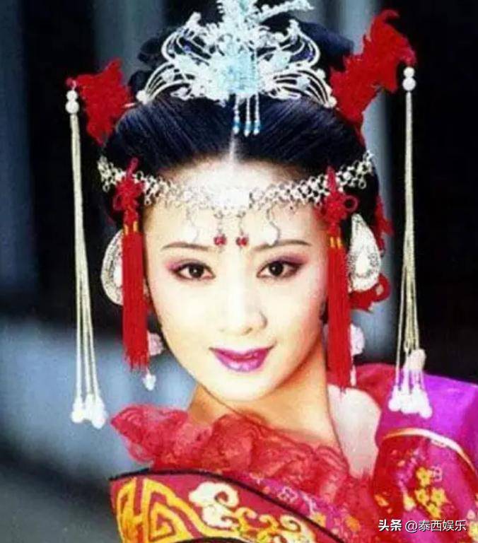 机场男方高大帅气李琳体态臃肿被嘲像两代人AG真人百家家乐APP李琳夫妻牵手现身(图4)