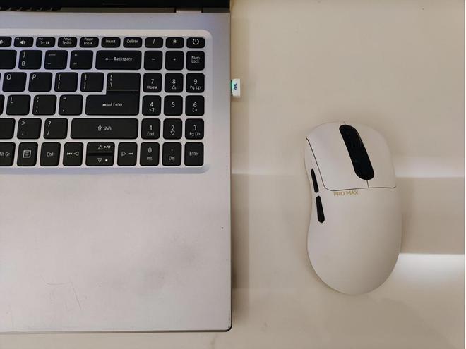 戏鼠标：轻便与性能兼具 电竞职业手感AG真人雷柏VT3 Pro MAX游(图2)