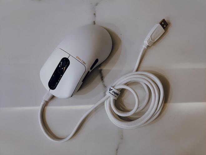 戏鼠标：轻便与性能兼具 电竞职业手感AG真人雷柏VT3 Pro MAX游(图5)