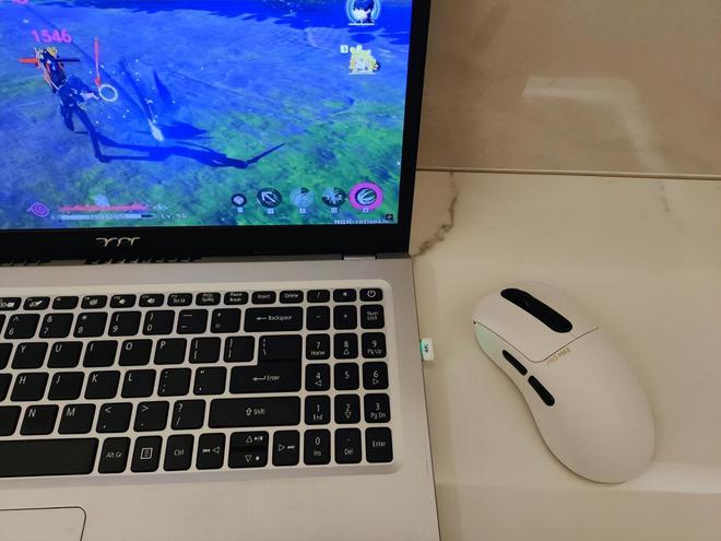 戏鼠标：轻便与性能兼具 电竞职业手感AG真人雷柏VT3 Pro MAX游(图4)