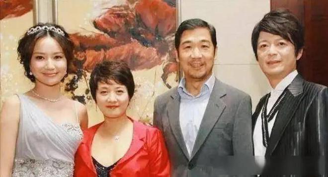 亏30亿“一代鞋王”达芙妮崩塌！红颜加速衰败AG真人百家家乐APP6000门店关闭4年(图8)