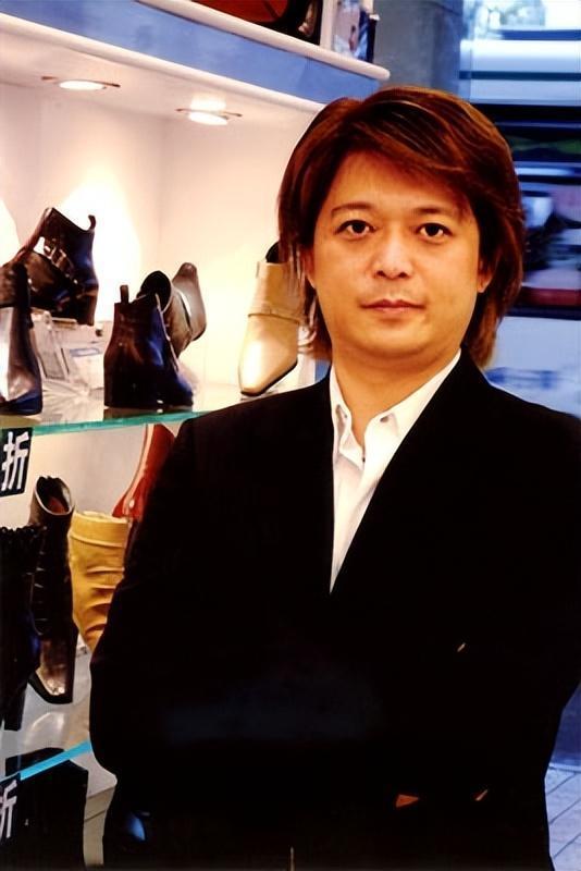 落关6000家店亏40亿都是红颜祸水AG真人旗舰厅“一代鞋王”达芙妮没(图5)