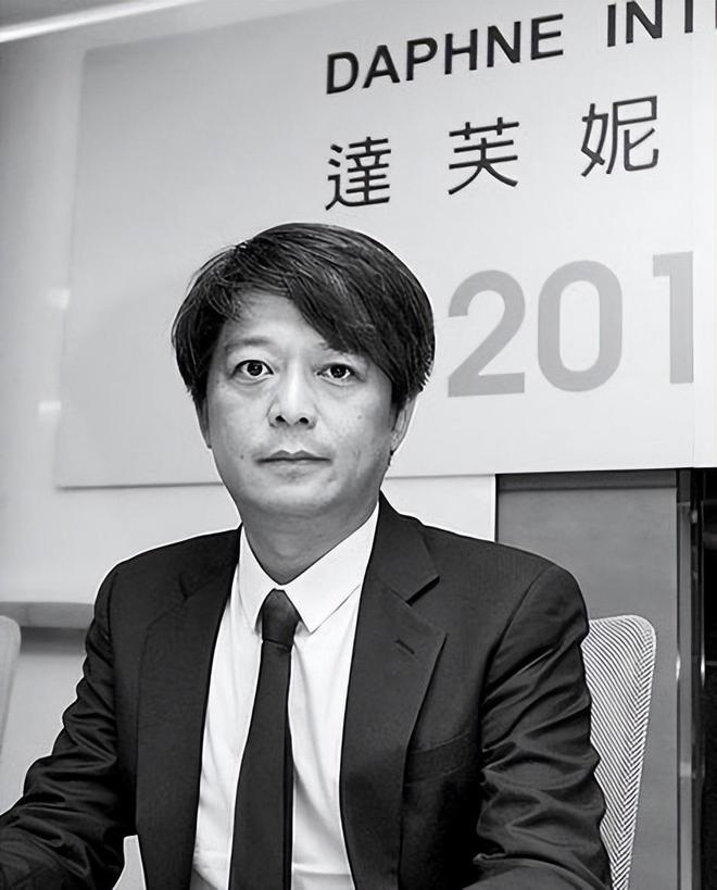 落关6000家店亏40亿都是红颜祸水AG真人旗舰厅“一代鞋王”达芙妮没(图8)
