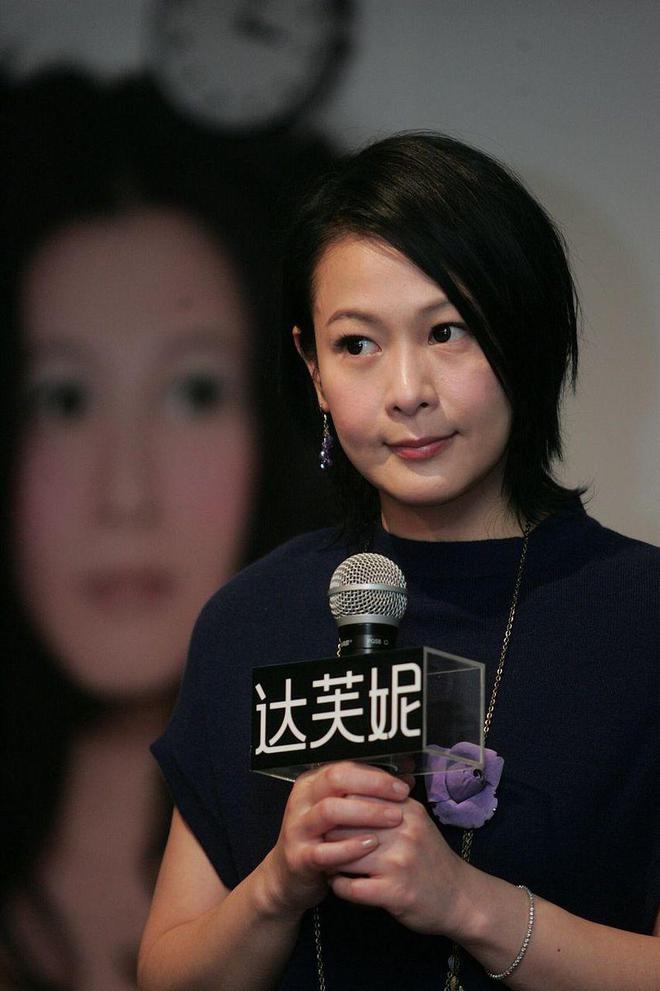 落关6000家店亏40亿都是红颜祸水AG真人旗舰厅“一代鞋王”达芙妮没(图26)